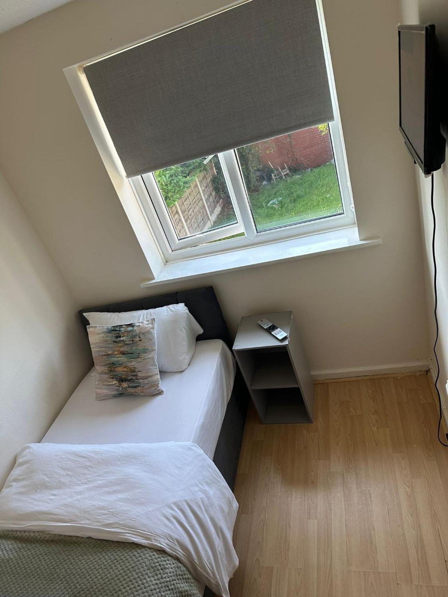 3 Bedroom Apartment Close To Manchester City Stadium And Coop Live Exterior photo
